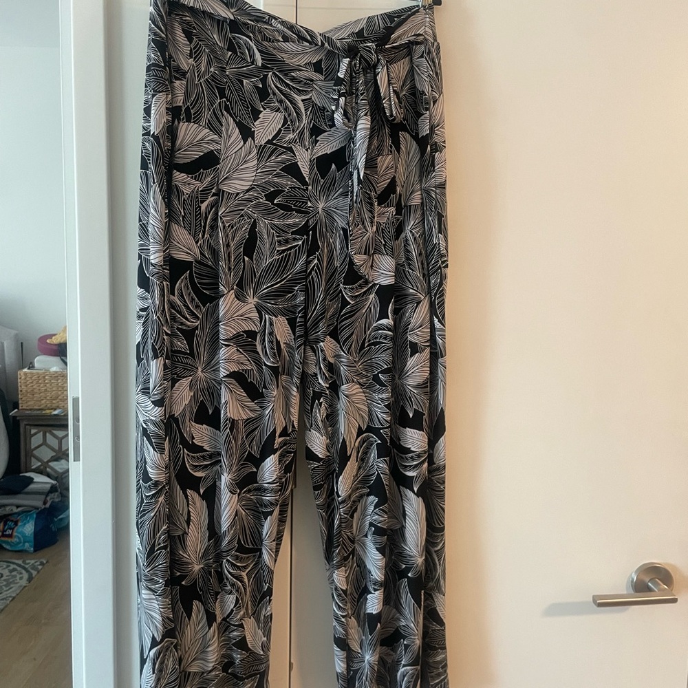 Lane Bryant Monochrome Leaf Pattern Pants